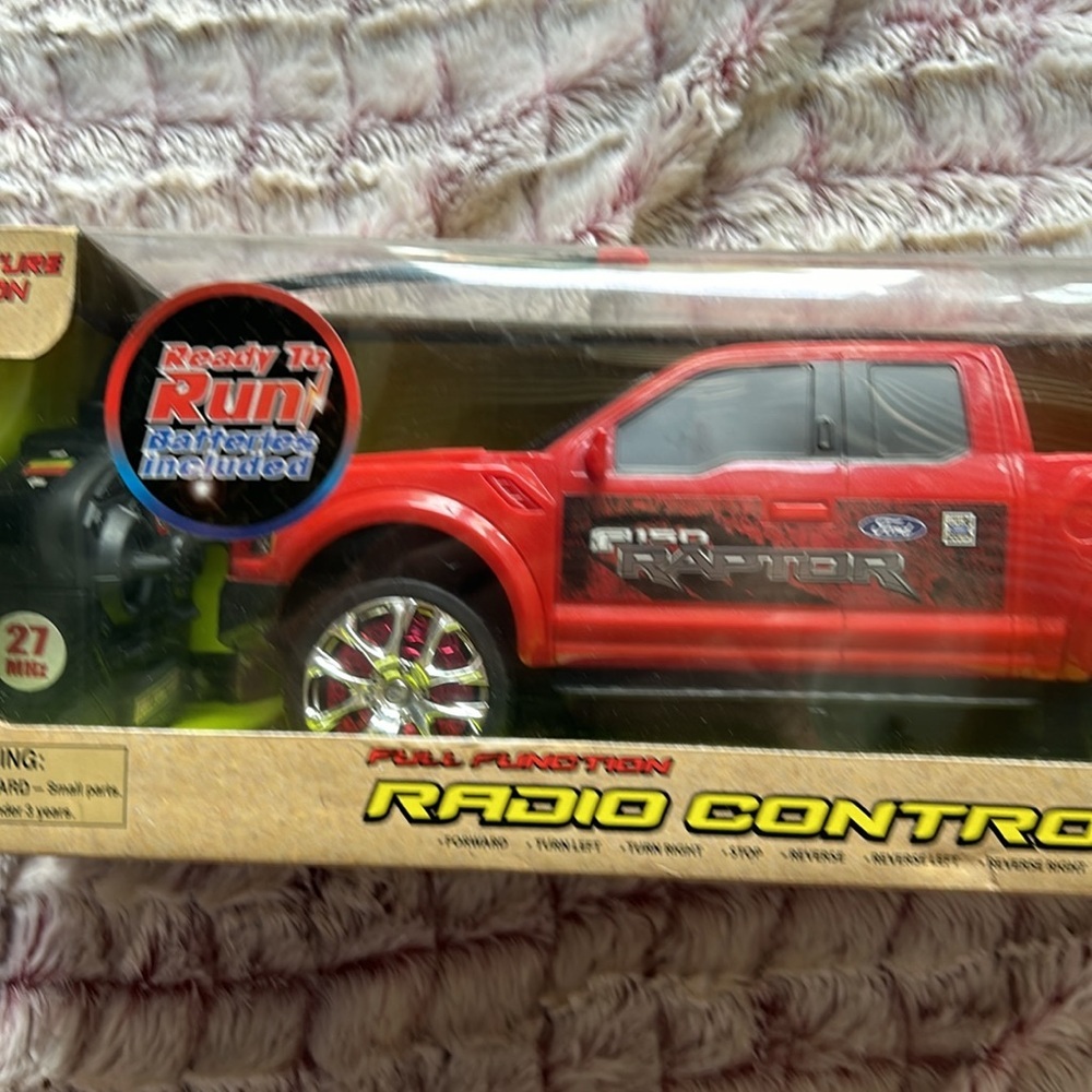 Radio Control Full Function red pick up - Picture 2 of 3